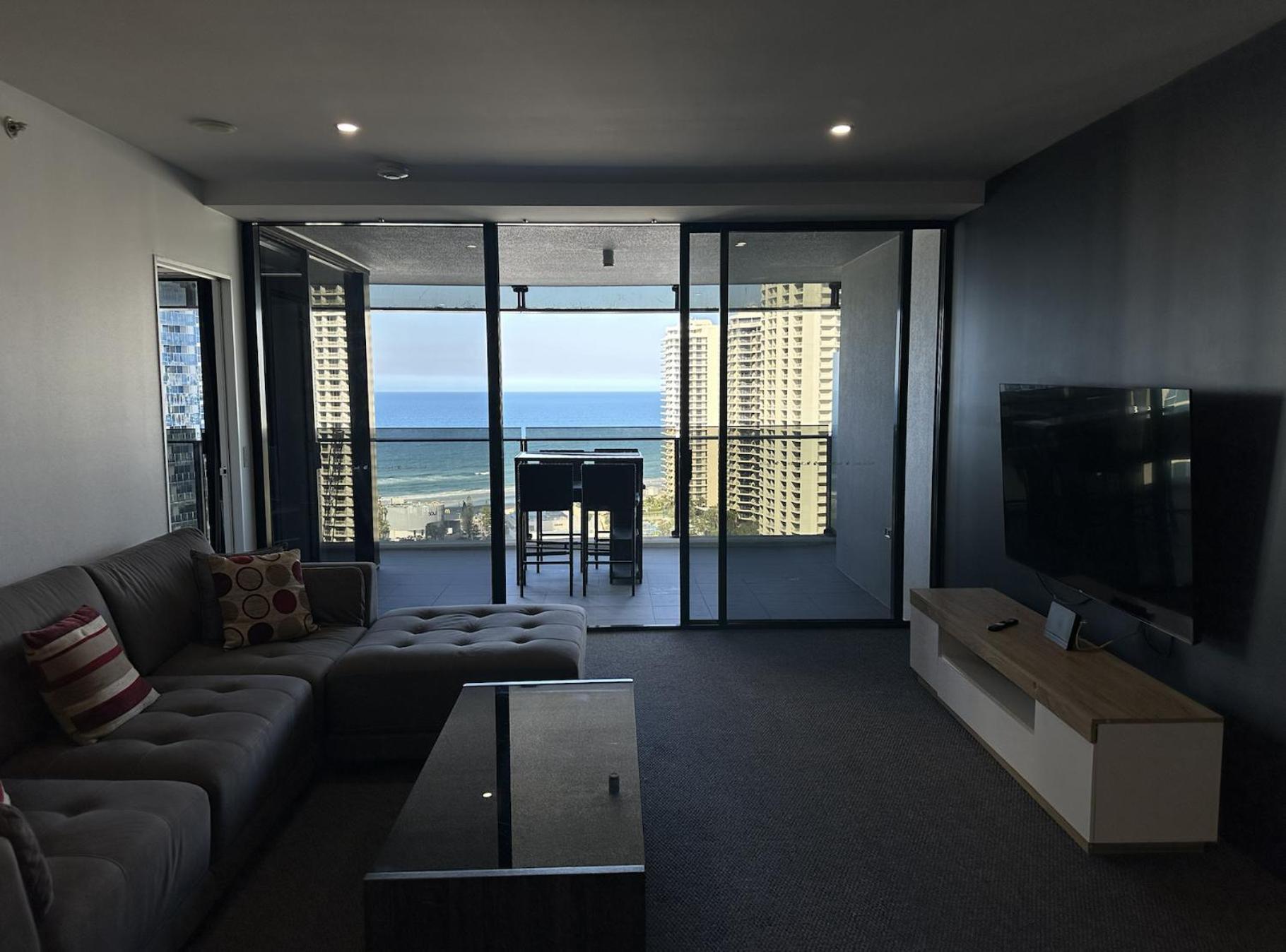 Beachview Surfers 2Bd Apartment Lux Gold Coast Exterior photo